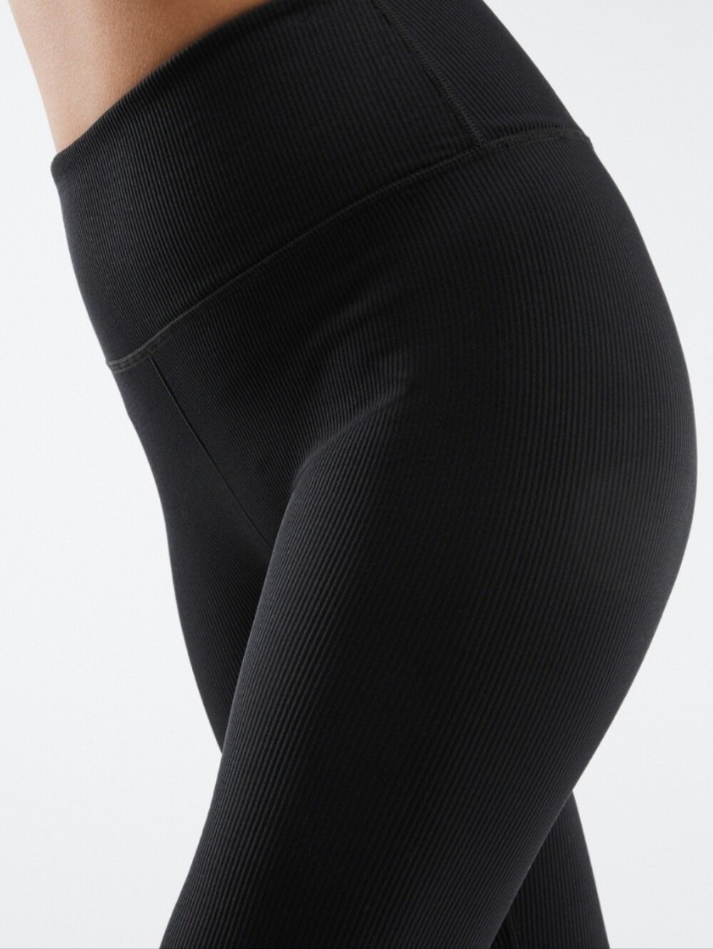 🍄 Fabletics Black Ribbed Leggings, Size M
